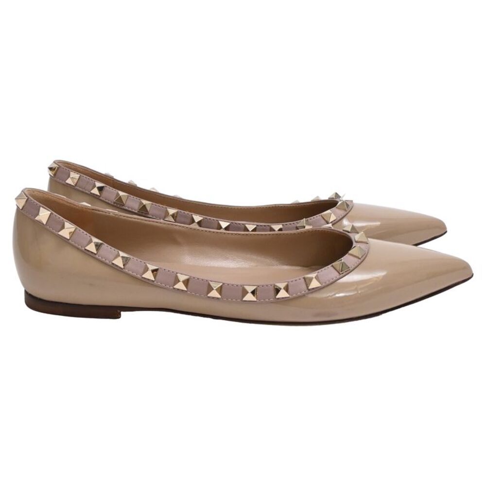 Valentino Garavani Rockstud Ballet Flats in Beige Patent Calf Leather
